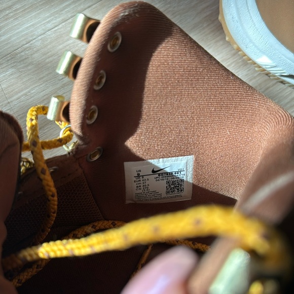 Nike boots - Picture 7 of 7